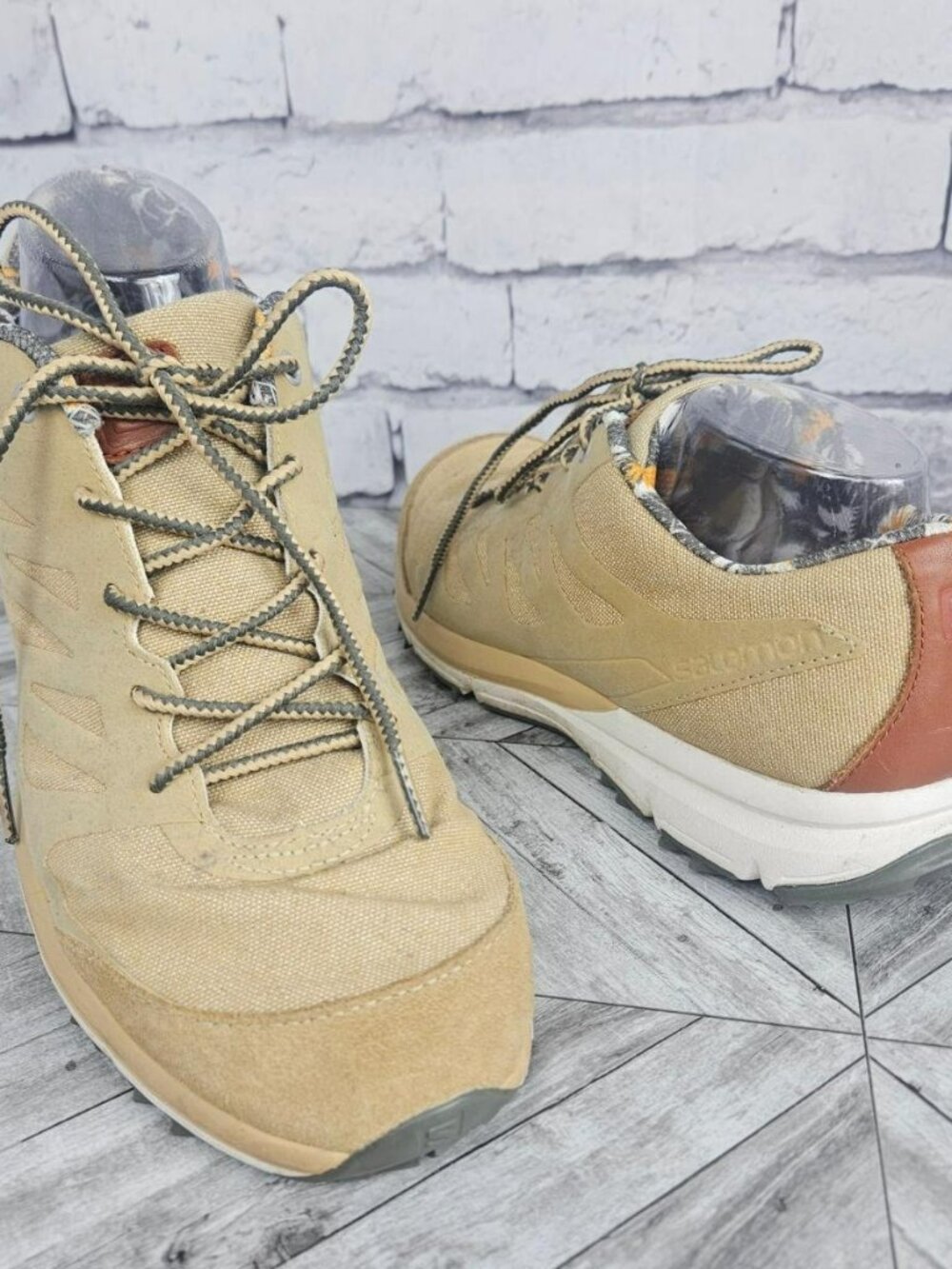 Salomon Mens 9 Beige Hiking Shoes Walking Comfortable Outdoor Sneakers Casual